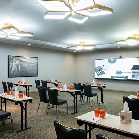Radisson Blu Hotel Riyadh Convention And Exhibition Center Riade Exterior foto Meeting room