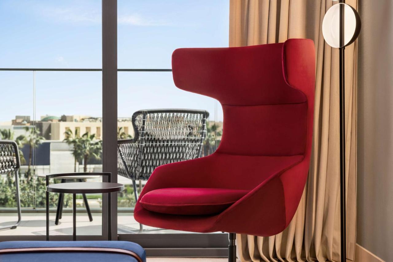 Radisson Blu Hotel Riyadh Convention And Exhibition Center Riade Exterior foto The DIVA armchair