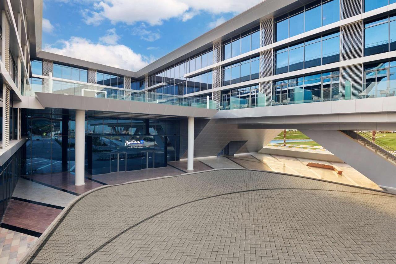 Radisson Blu Hotel Riyadh Convention And Exhibition Center Riade Exterior foto The University of Nicosia