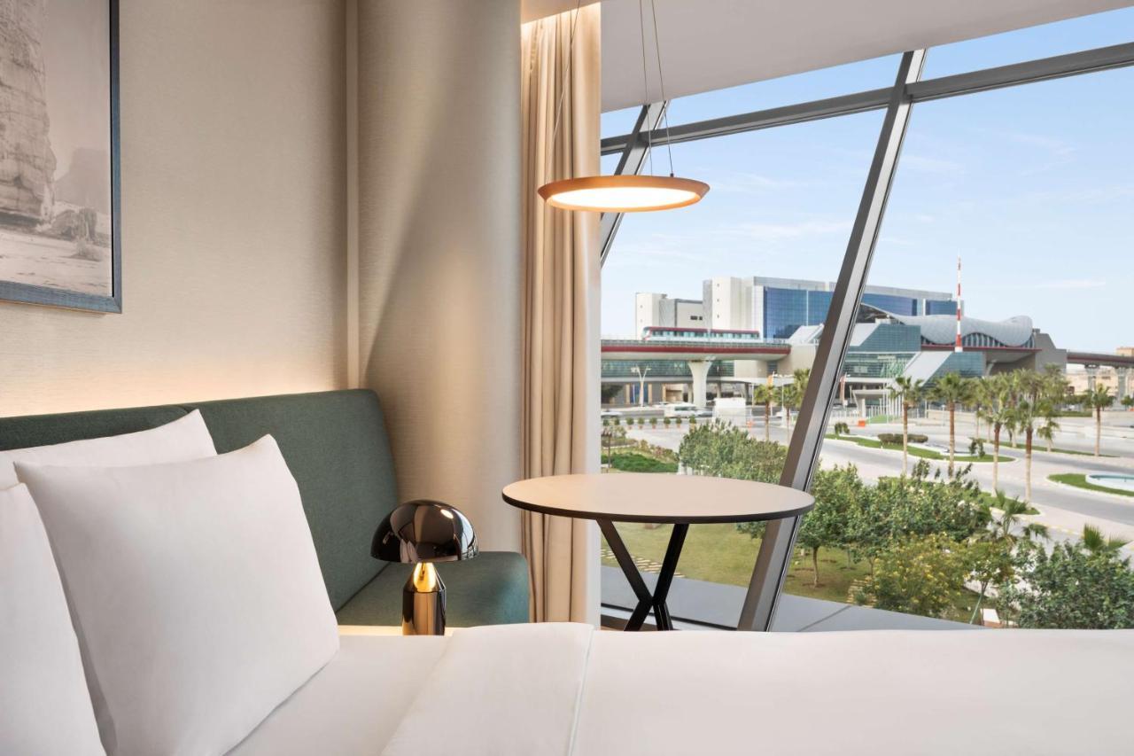 Radisson Blu Hotel Riyadh Convention And Exhibition Center Riade Exterior foto A guest room at the hotel
