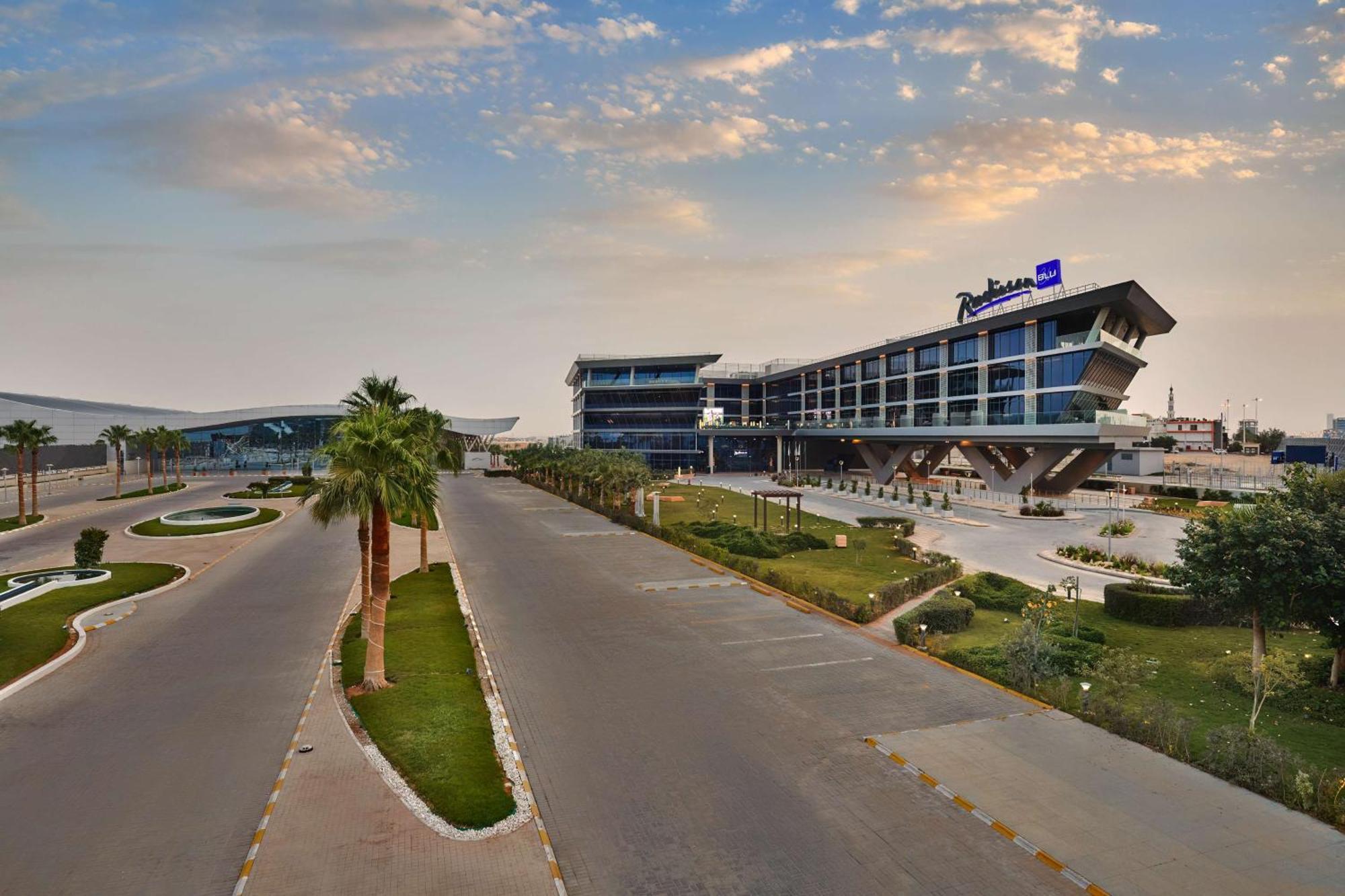Radisson Blu Hotel Riyadh Convention And Exhibition Center Riade Exterior foto The terminal
