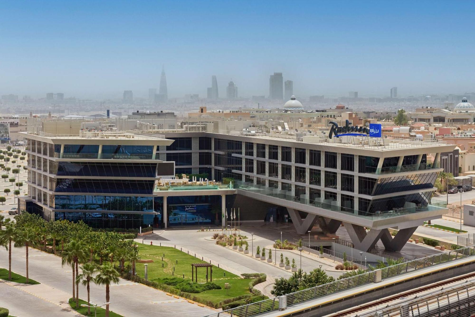 Radisson Blu Hotel Riyadh Convention And Exhibition Center Riade Exterior foto The American University in Cairo