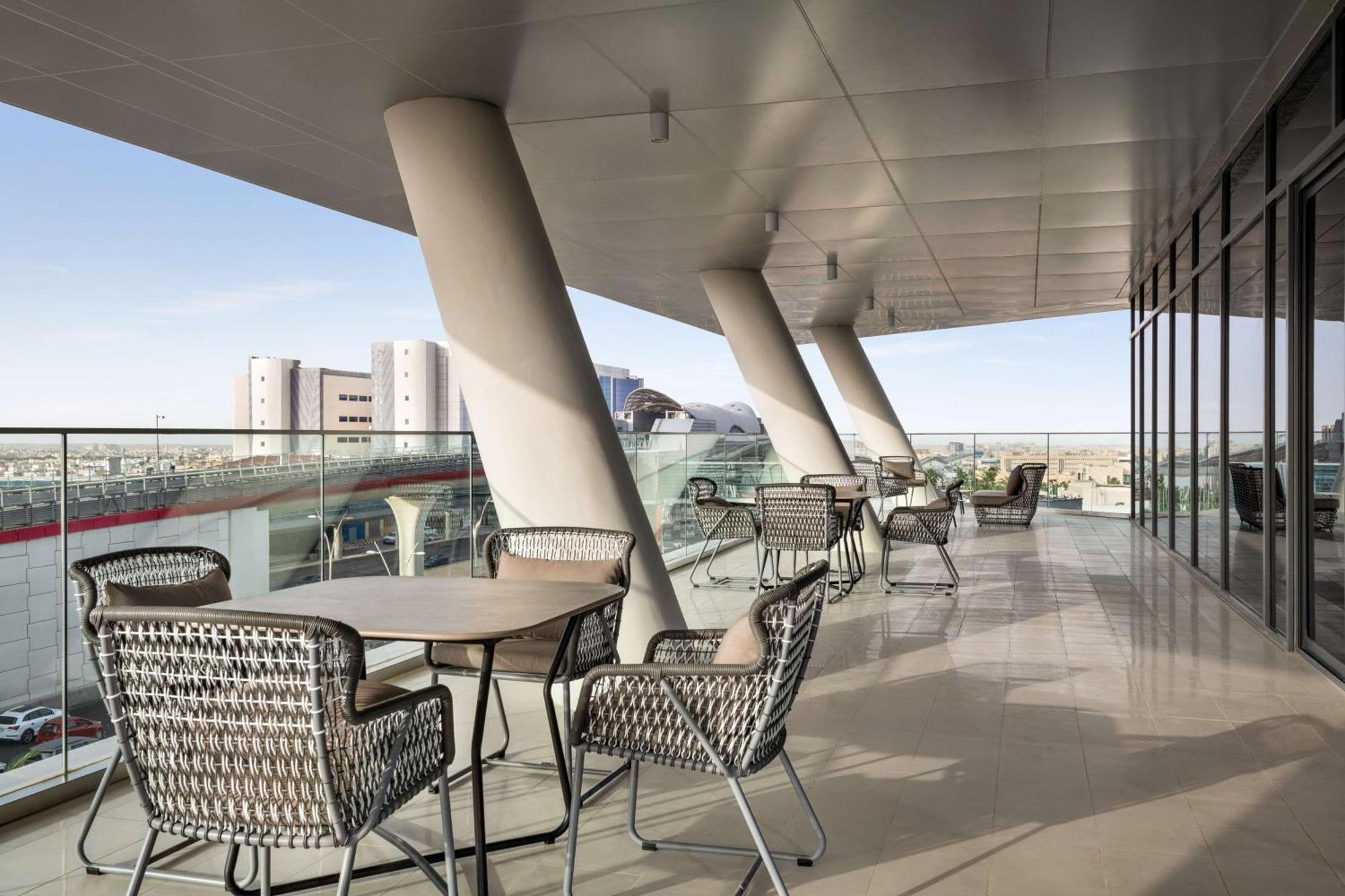 Radisson Blu Hotel Riyadh Convention And Exhibition Center Riade Exterior foto The Sky Bar