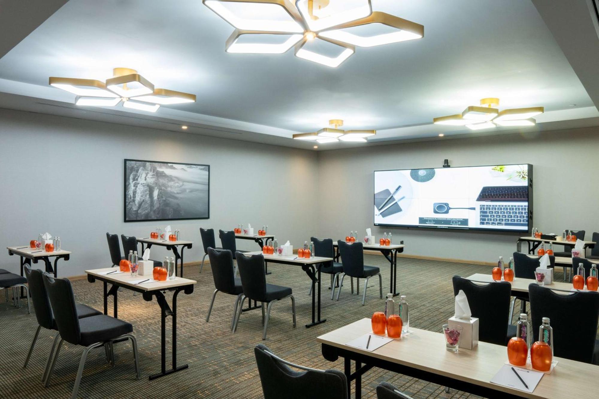 Radisson Blu Hotel Riyadh Convention And Exhibition Center Riade Exterior foto Meeting room